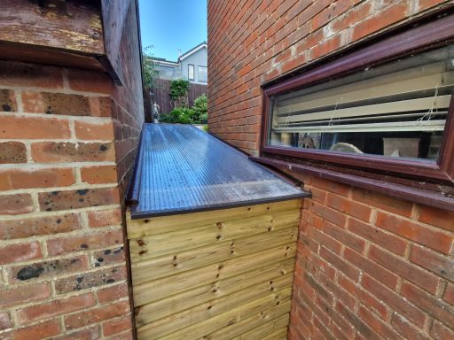 Dorset: polycarbonate roof fitter