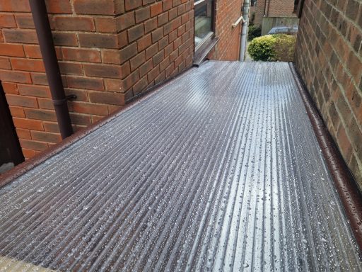 Weymouth: Polycarbonate roof fitter